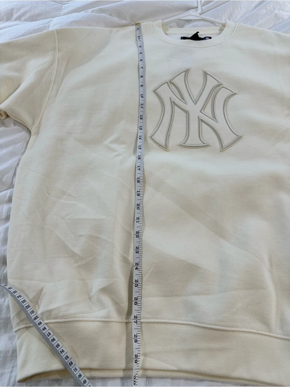 Pro Standard New York Yankees Tonal Logo Crewneck Sweatshirt